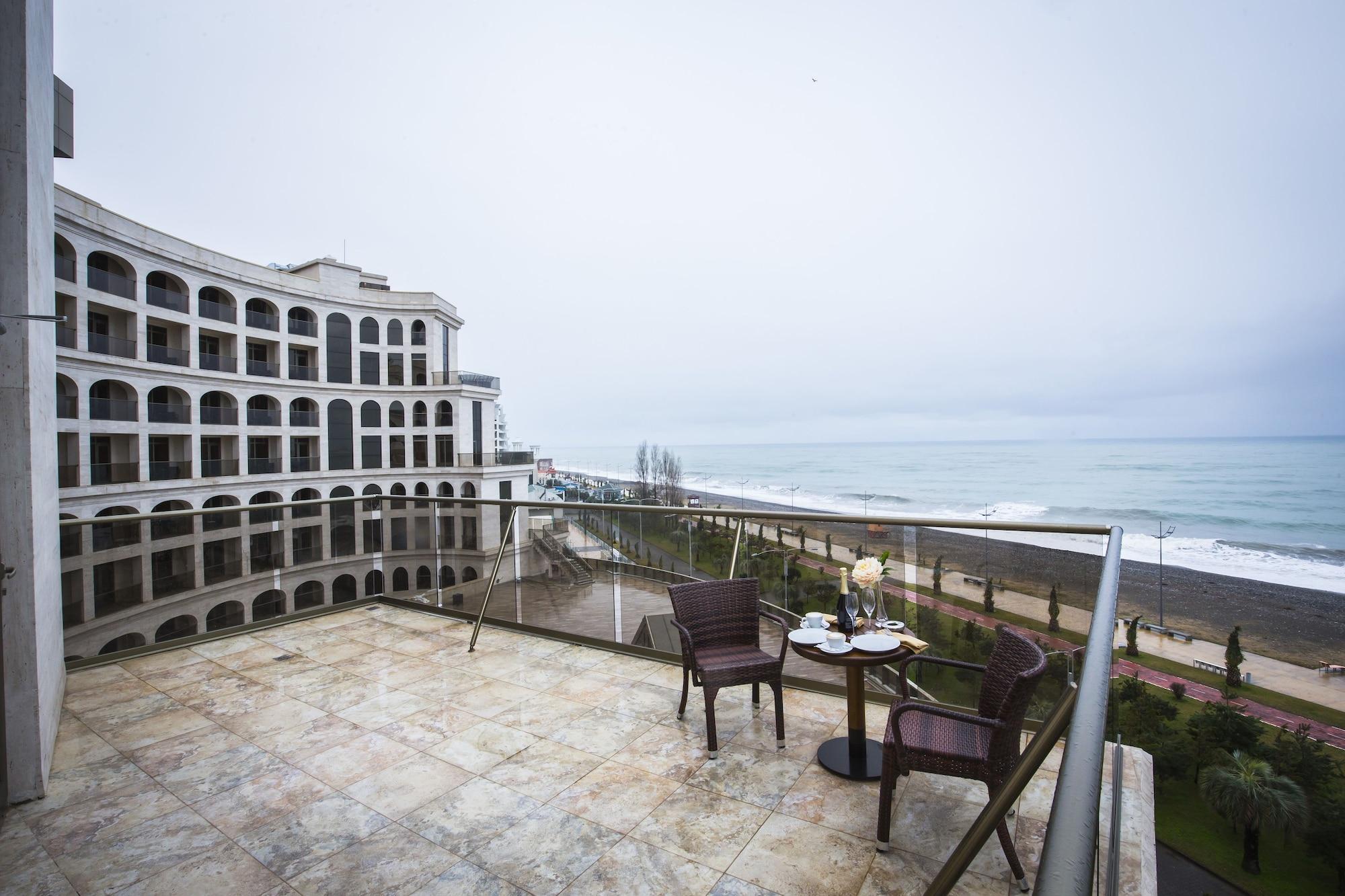 Colosseum Marina Hotel Batoumi Extérieur photo