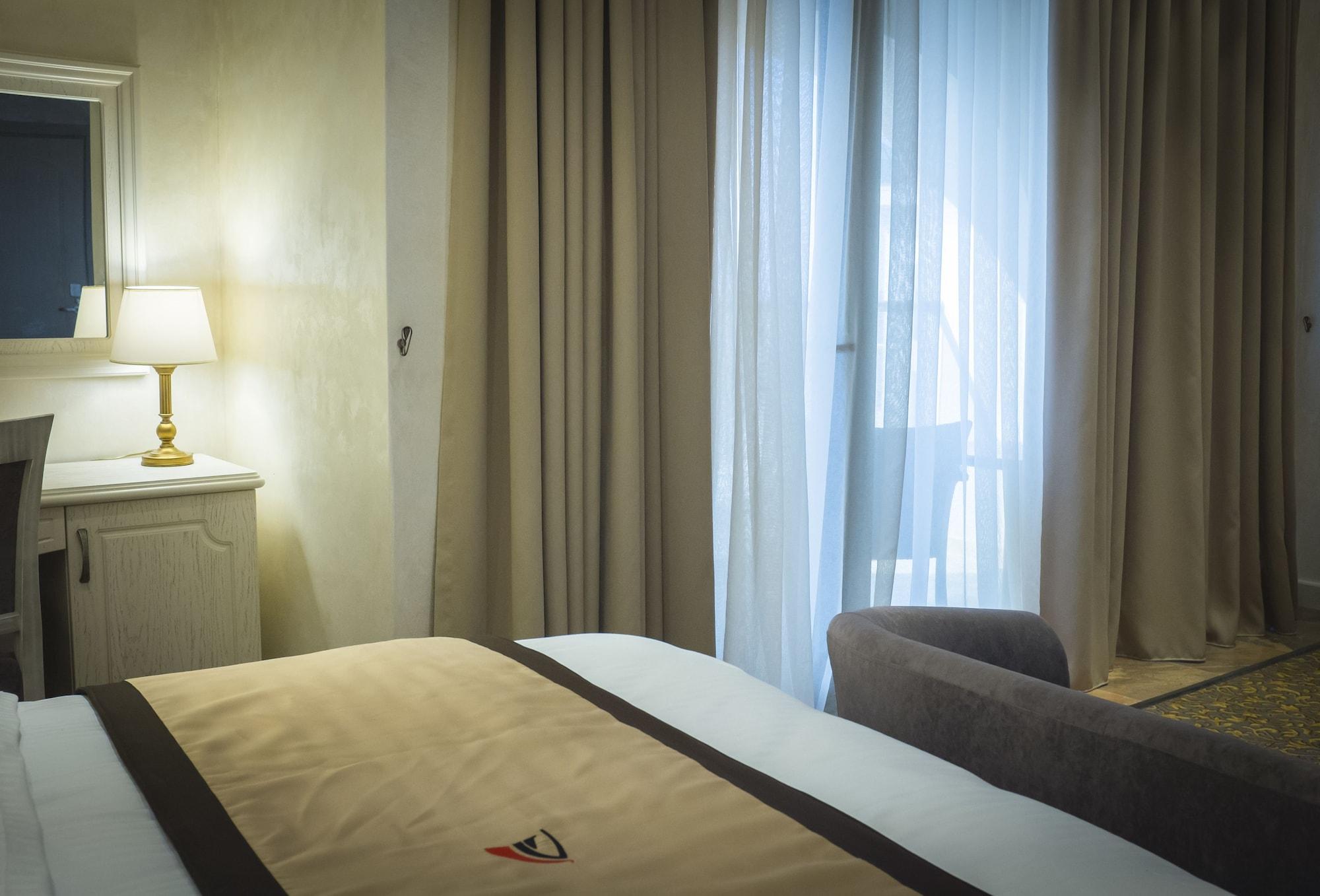 Colosseum Marina Hotel Batoumi Extérieur photo