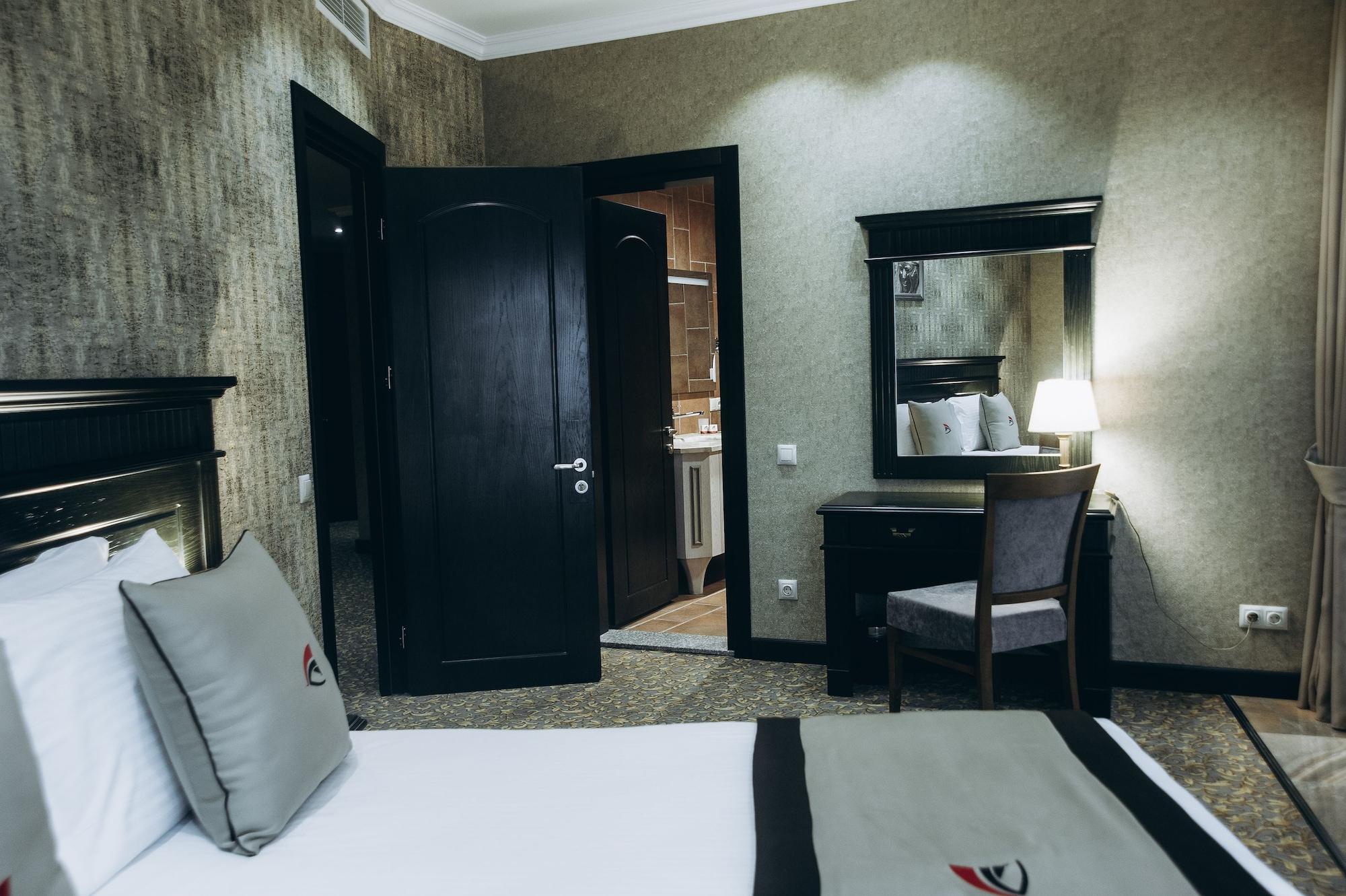 Colosseum Marina Hotel Batoumi Extérieur photo