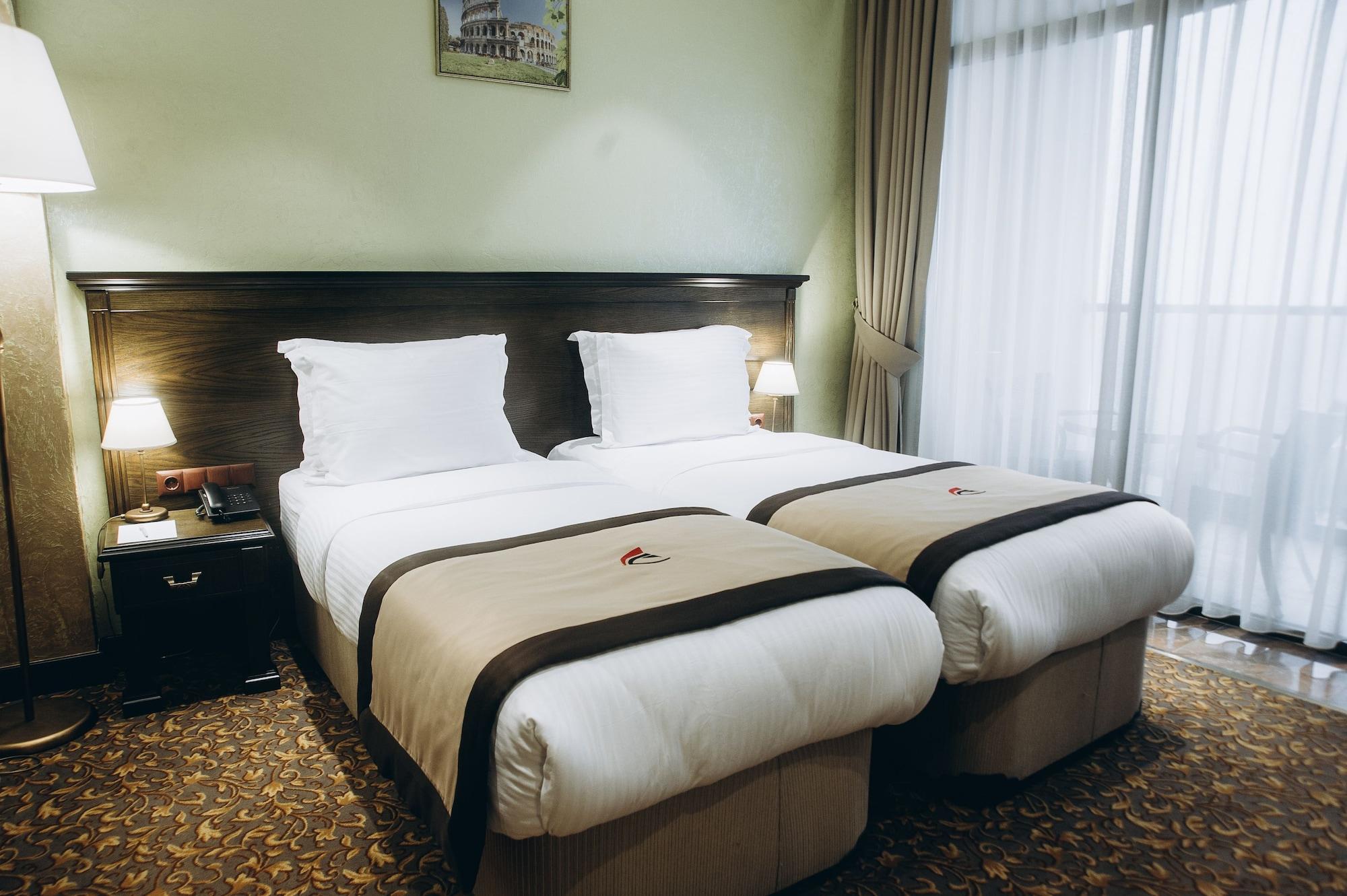 Colosseum Marina Hotel Batoumi Extérieur photo