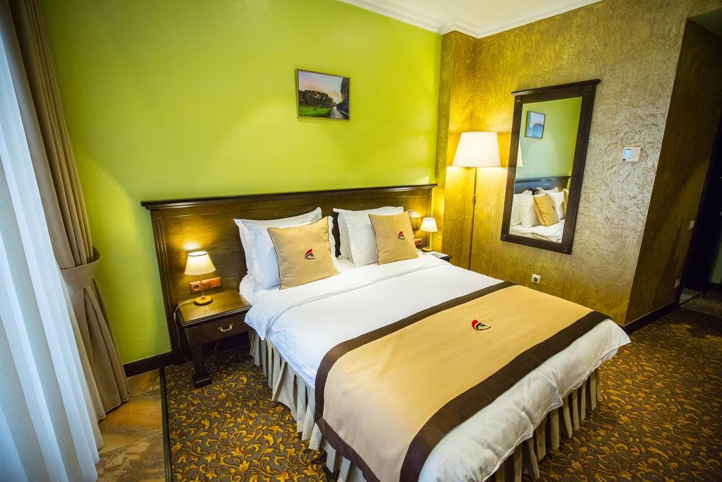 Colosseum Marina Hotel Batoumi Chambre photo