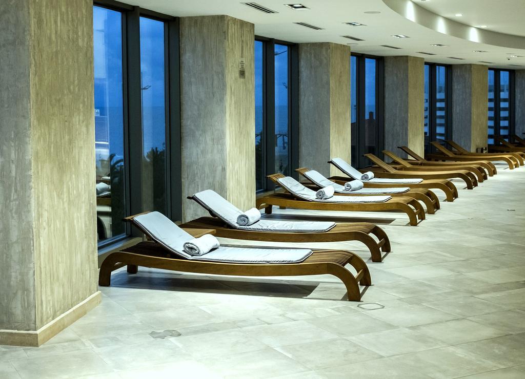 Colosseum Marina Hotel Batoumi Extérieur photo