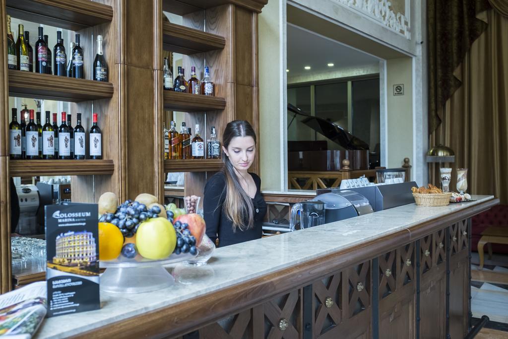 Colosseum Marina Hotel Batoumi Extérieur photo