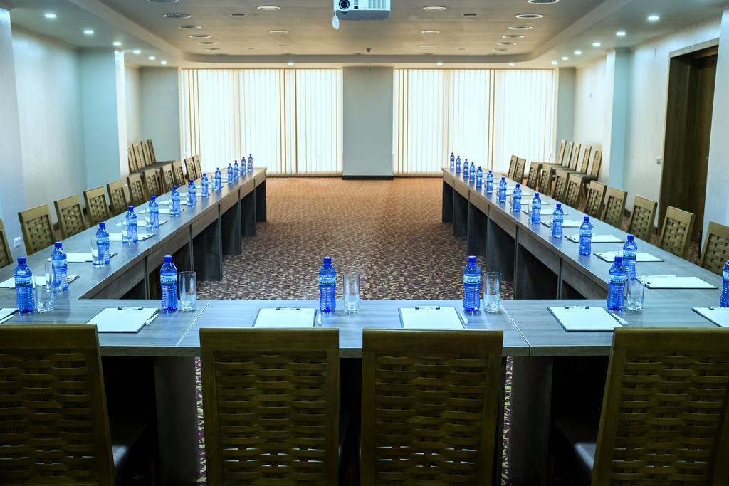 Colosseum Marina Hotel Batoumi Extérieur photo