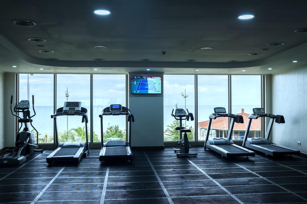 Colosseum Marina Hotel Batoumi Extérieur photo