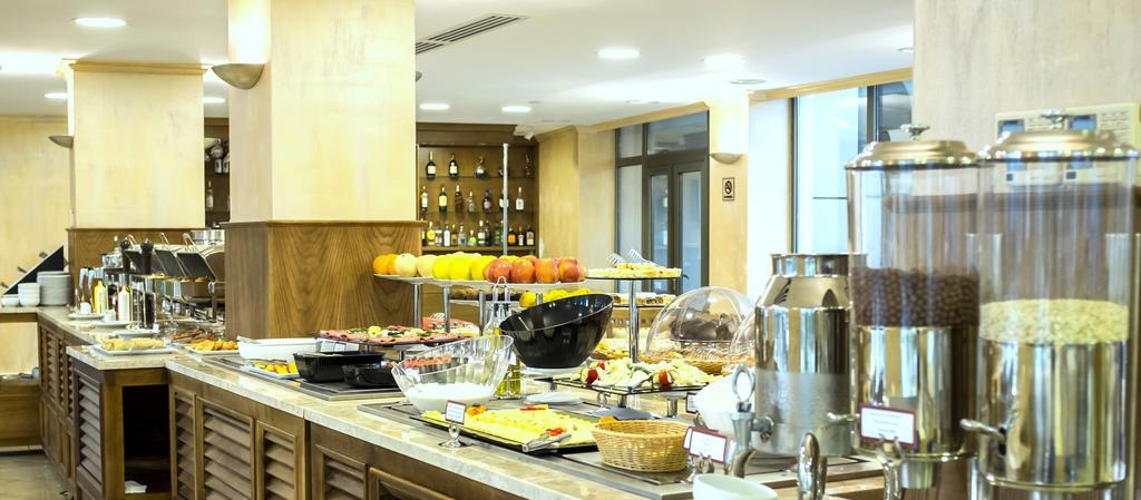 Colosseum Marina Hotel Batoumi Extérieur photo