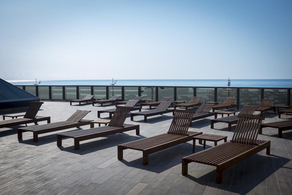 Colosseum Marina Hotel Batoumi Extérieur photo