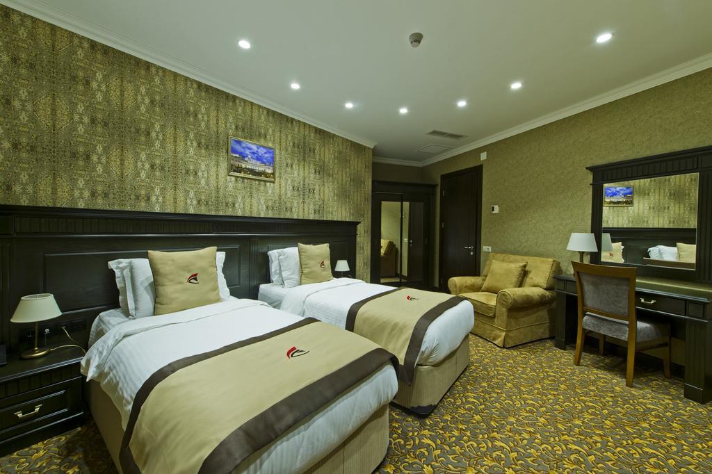 Colosseum Marina Hotel Batoumi Extérieur photo