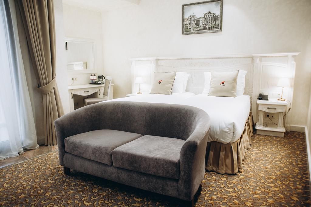 Colosseum Marina Hotel Batoumi Extérieur photo