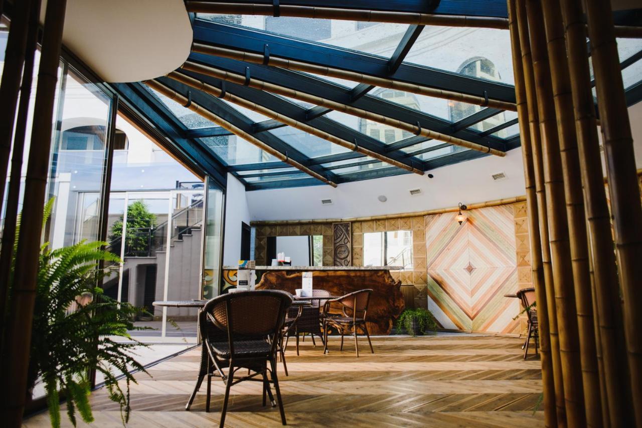 Colosseum Marina Hotel Batoumi Extérieur photo